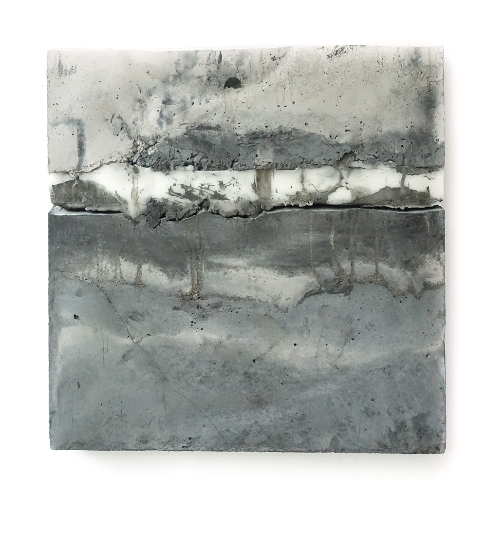 Tafel | 2019 | Beton, Wachs, Kohle | 56 x 56 x 3 cm